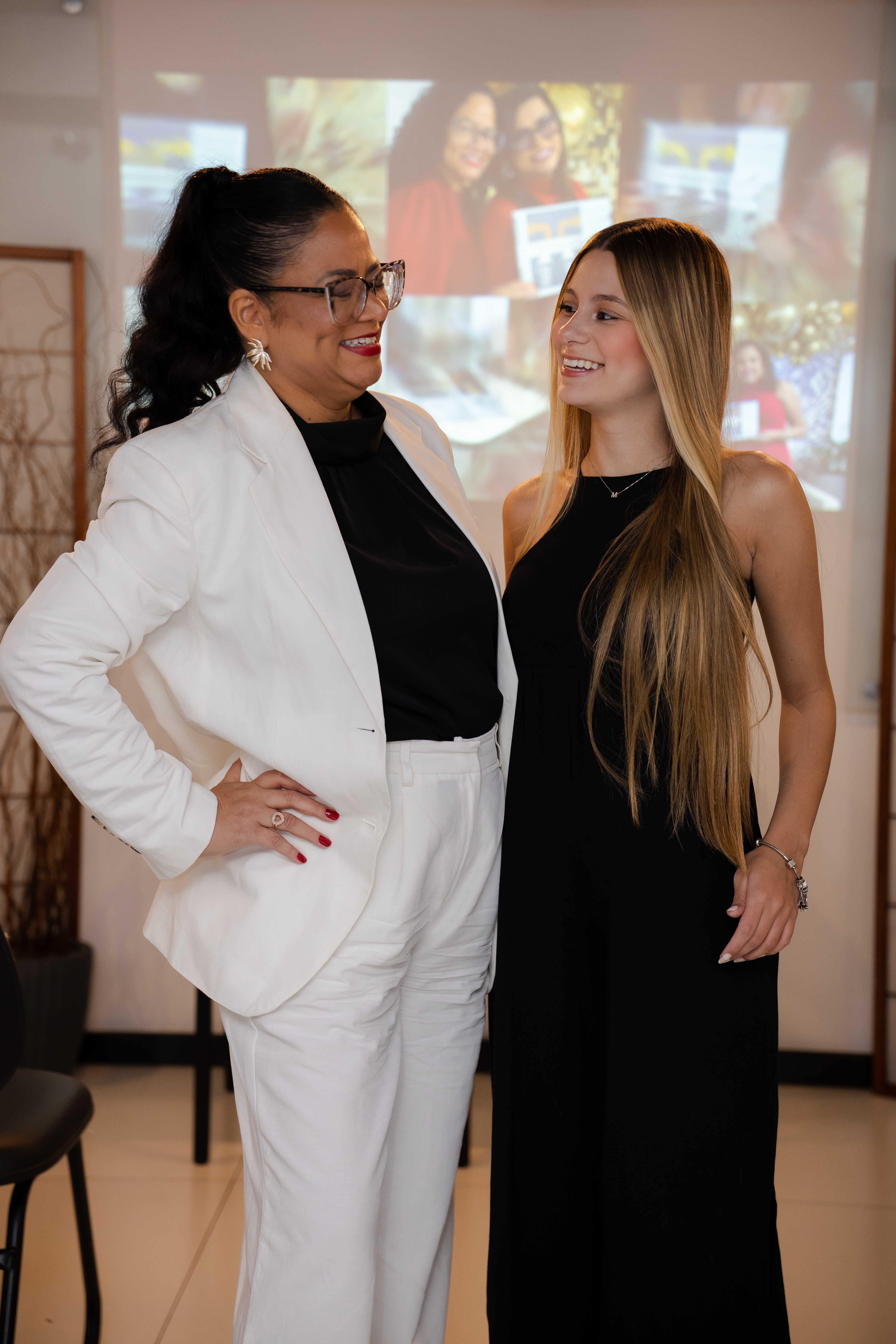 Fernanda Ker com jovem